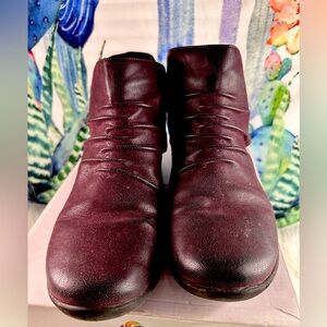 CLOUDSTEPPERS BY CLARK ANKLE VELCRO BOOTS